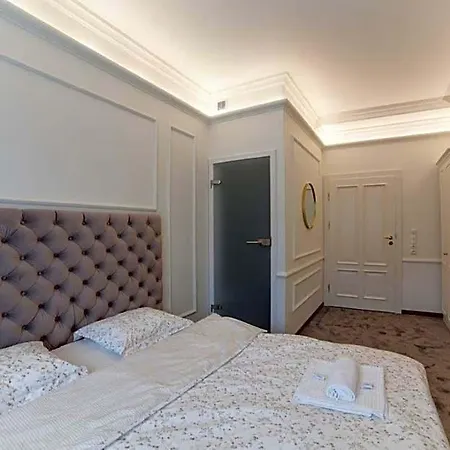 Boleslav De Luxe